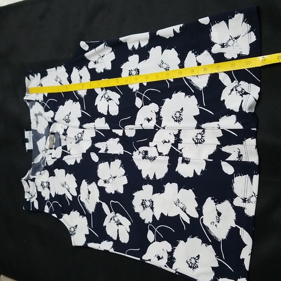 Jones New York Collection Sleeveless Floral Top. S - Picture 9 of 9